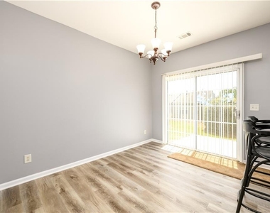 1044 Prestwyck Court - Photo Thumbnail 15