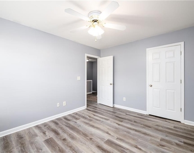 1044 Prestwyck Court - Photo Thumbnail 23