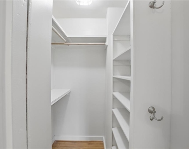 570 Woodward Avenue Se - Photo Thumbnail 13