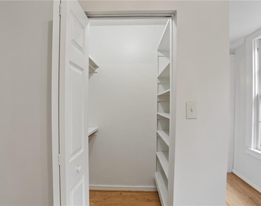 570 Woodward Avenue Se - Photo Thumbnail 8