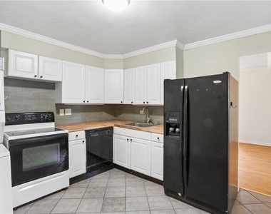 570 Woodward Avenue Se - Photo Thumbnail 2