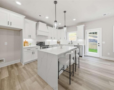 3035 Hamilton Road - Photo Thumbnail 5