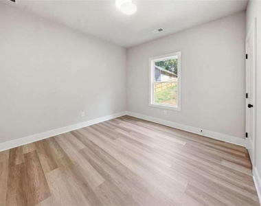 3035 Hamilton Road - Photo Thumbnail 10