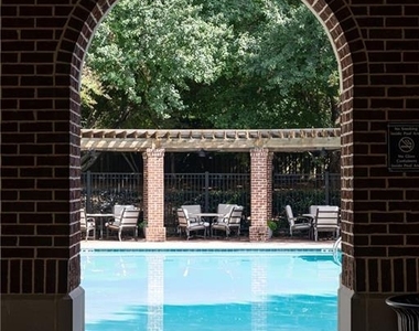3635 E Paces Circle N - Photo Thumbnail 43