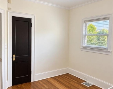 359 Mathewson Place Sw - Photo Thumbnail 6