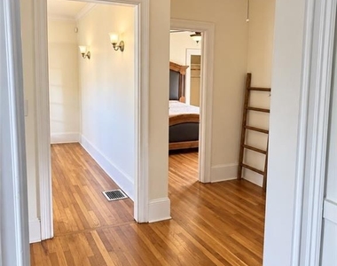 359 Mathewson Place Sw - Photo Thumbnail 2