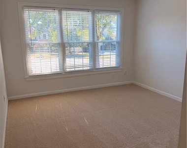 220 Forest Court - Photo Thumbnail 36