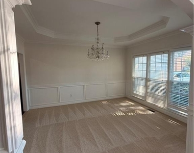 220 Forest Court - Photo Thumbnail 6