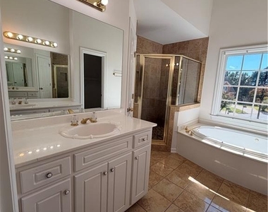220 Forest Court - Photo Thumbnail 10