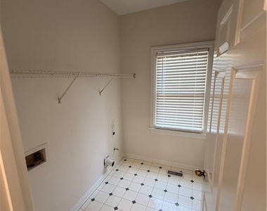 220 Forest Court - Photo Thumbnail 45