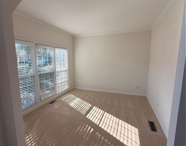 220 Forest Court - Photo Thumbnail 20