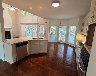 220 Forest Court - Photo Thumbnail 4