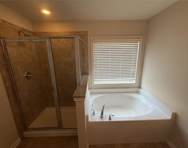 5085 Breezewood Circle - Photo Thumbnail 15