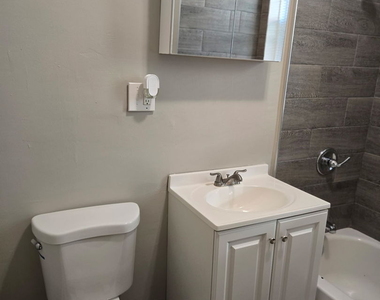 1811 W Garfield Boulevard - Photo Thumbnail 2