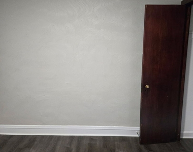 1811 W Garfield Boulevard - Photo Thumbnail 4