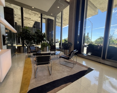 400 E Randolph Street - Photo Thumbnail 2