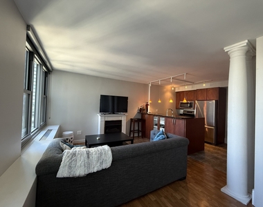 400 E Randolph Street - Photo Thumbnail 12