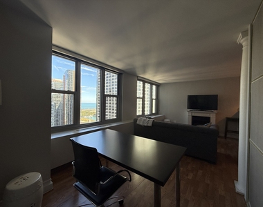 400 E Randolph Street - Photo Thumbnail 13