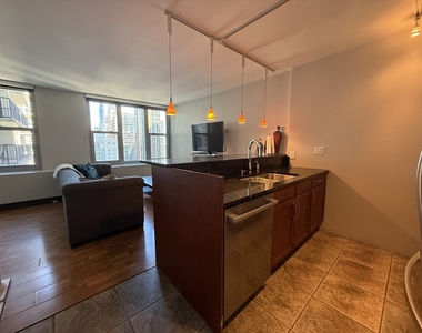 400 E Randolph Street - Photo Thumbnail 17