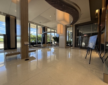 400 E Randolph Street - Photo Thumbnail 3