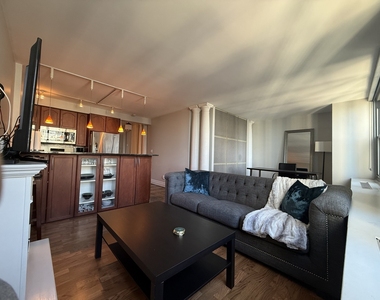 400 E Randolph Street - Photo Thumbnail 11