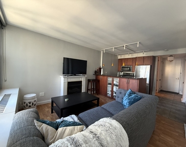 400 E Randolph Street - Photo Thumbnail 14