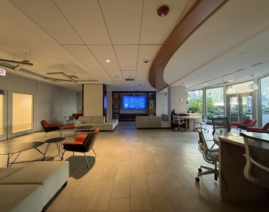 400 E Randolph Street - Photo Thumbnail 22