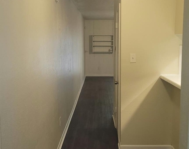 12728 Bexley Drive - Photo Thumbnail 12
