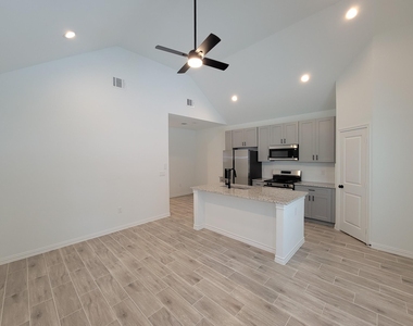 11851 Nelwood Street - Photo Thumbnail 8