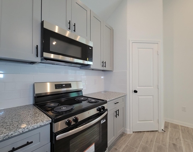 11851 Nelwood Street - Photo Thumbnail 17