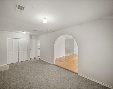 11017 Lera Street - Photo Thumbnail 4