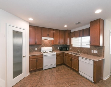 3354 View Valley Trail - Photo Thumbnail 4