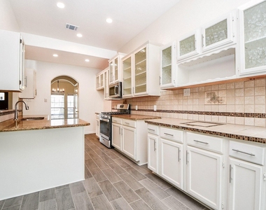 2723 Jade Forest Lane - Photo Thumbnail 7