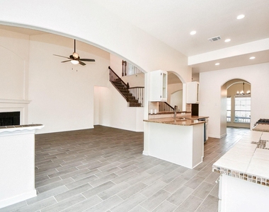 2723 Jade Forest Lane - Photo Thumbnail 8