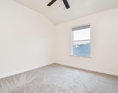 2723 Jade Forest Lane - Photo Thumbnail 13
