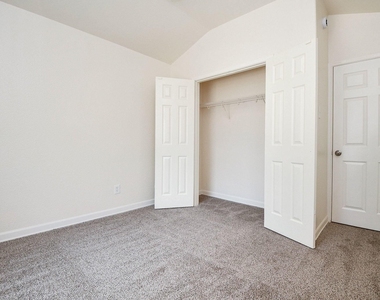 2723 Jade Forest Lane - Photo Thumbnail 18