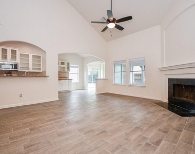 2723 Jade Forest Lane - Photo Thumbnail 10