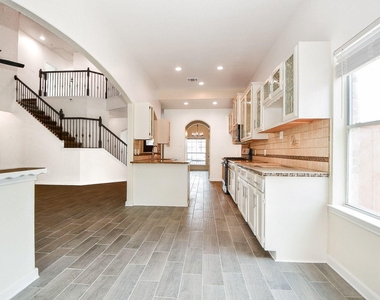 2723 Jade Forest Lane - Photo Thumbnail 6