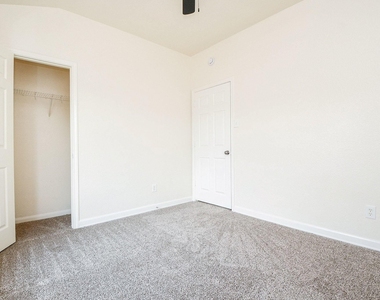 2723 Jade Forest Lane - Photo Thumbnail 14