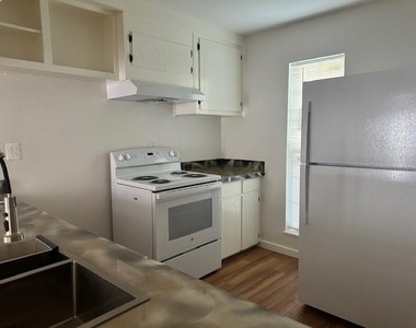 4252 Belle Park Drive - Photo Thumbnail 6