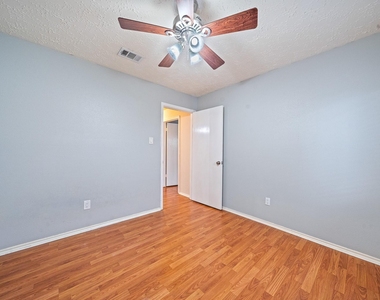 18123 Lake Bend Drive - Photo Thumbnail 16
