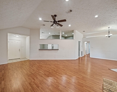 18123 Lake Bend Drive - Photo Thumbnail 4