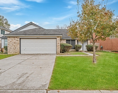 18123 Lake Bend Drive - Photo Thumbnail 2