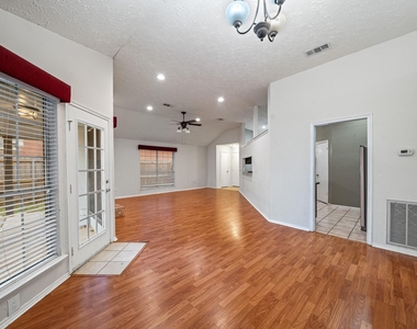 18123 Lake Bend Drive - Photo Thumbnail 6