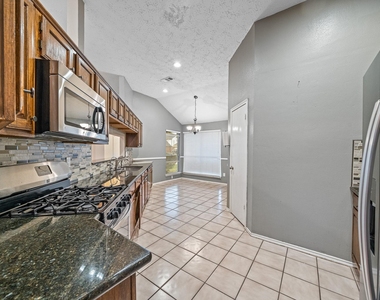 18123 Lake Bend Drive - Photo Thumbnail 7