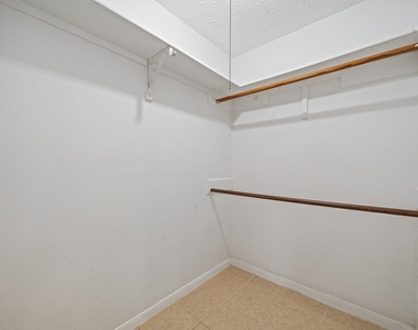 18123 Lake Bend Drive - Photo Thumbnail 14