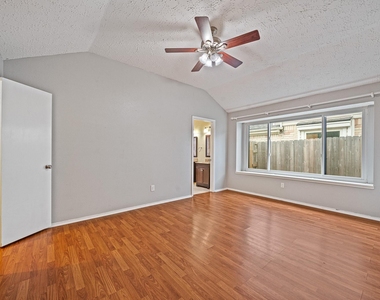 18123 Lake Bend Drive - Photo Thumbnail 10