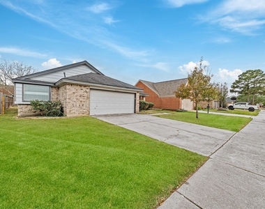 18123 Lake Bend Drive - Photo Thumbnail 23