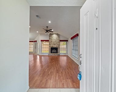 18123 Lake Bend Drive - Photo Thumbnail 3