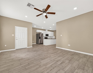 310 W Watson Street - Photo Thumbnail 7
